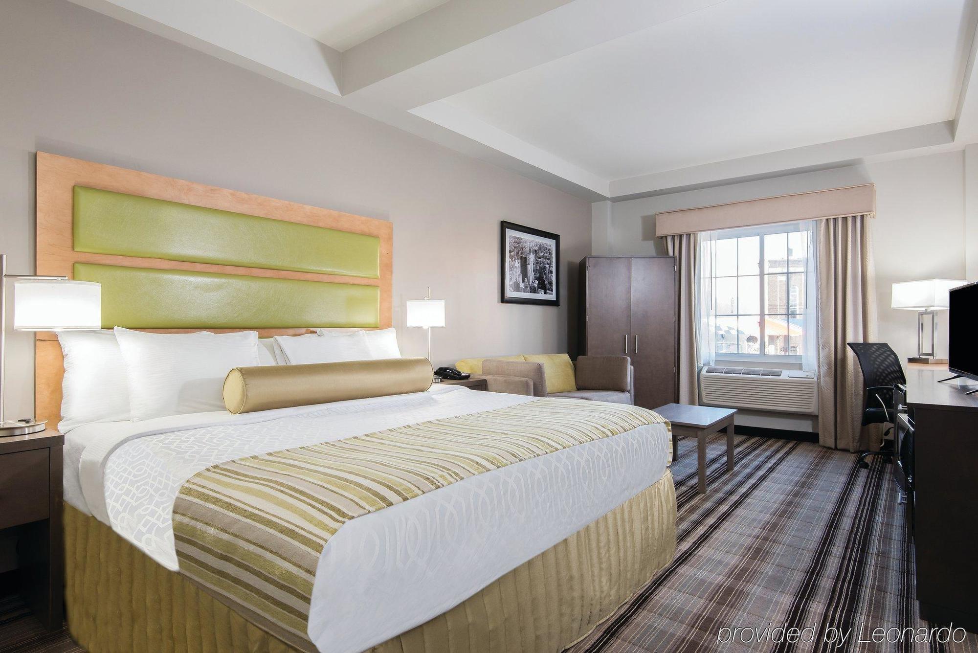 Отель La Quinta By Wyndham Brooklyn East Нью-Йорк Экстерьер фото