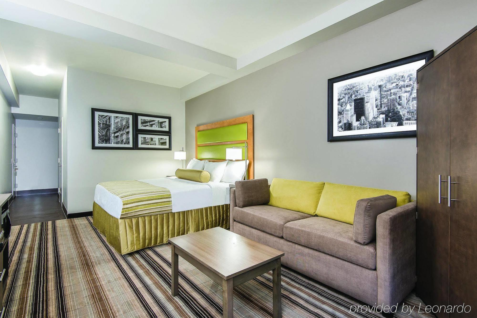 Отель La Quinta By Wyndham Brooklyn East Нью-Йорк Экстерьер фото
